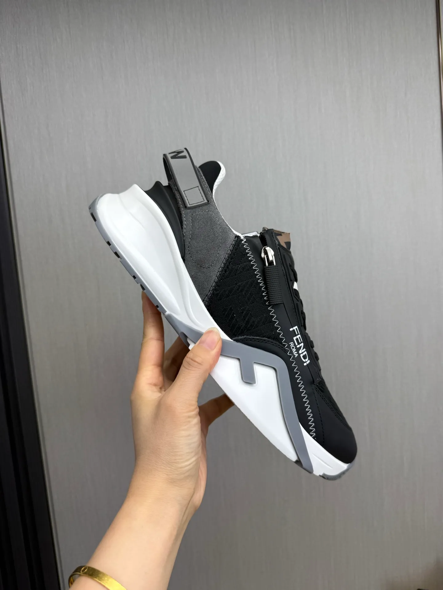 Men's shoes 💰540💰 Fendi [Fendi] hot style is on the market 🔥Fashionable casual men's shoes 🔱 Made of original brand fly knit fabric. Original cowhide + breathable mesh lining + sheepskin feet, perfect shape, top quality, you deserve it 🔜Original rubber outsole, ultra-light, non-slip and wear-resistant 👣 Standard size 38-44